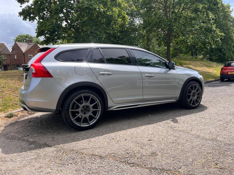 Volvo V60 Cross Country — photo 1