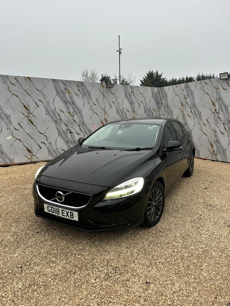 Volvo V40 — photo 1