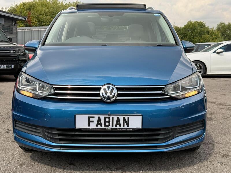 Volkswagen Touran view 4
