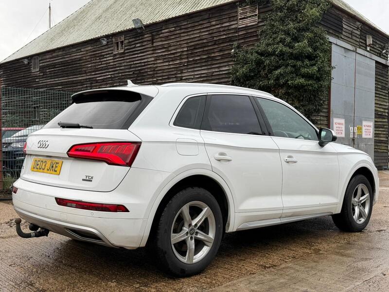 Audi Q5 view 5