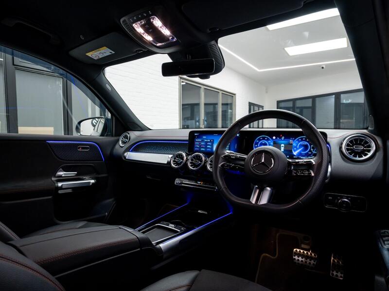 Mercedes-Benz 250 view 5