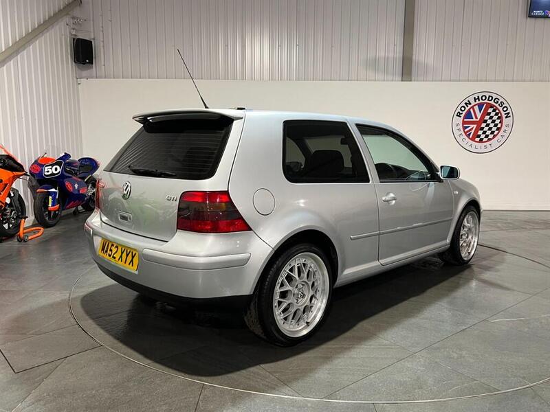Volkswagen Golf view 3