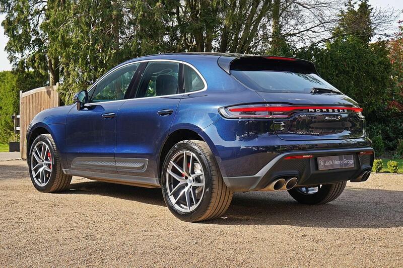 Porsche Macan view 3
