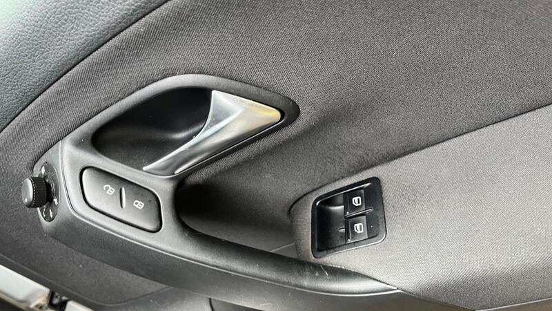 2013 Volkswagen Polo — photo 37