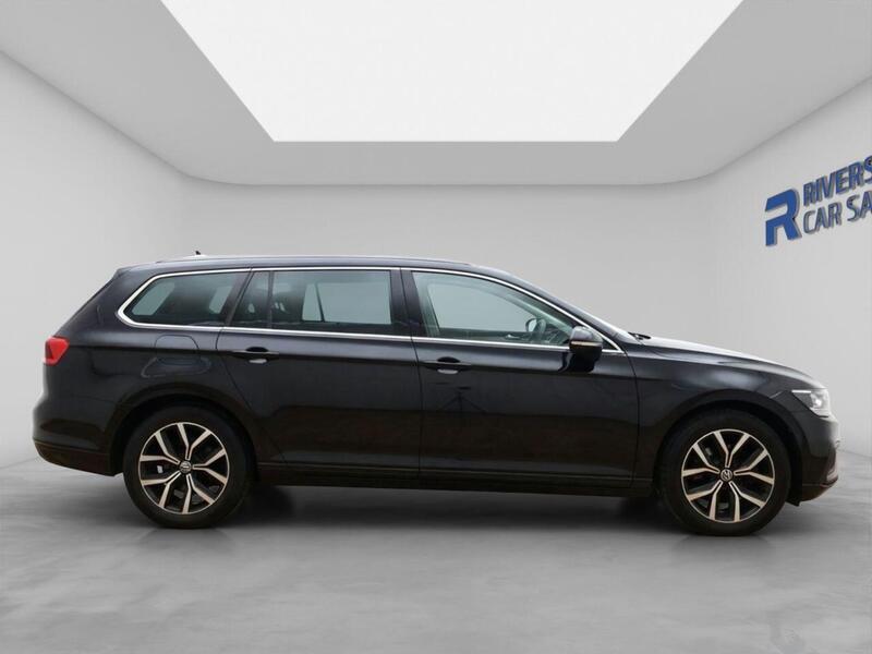 Volkswagen Passat view 3