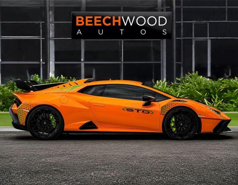 Lamborghini Huracan view 5