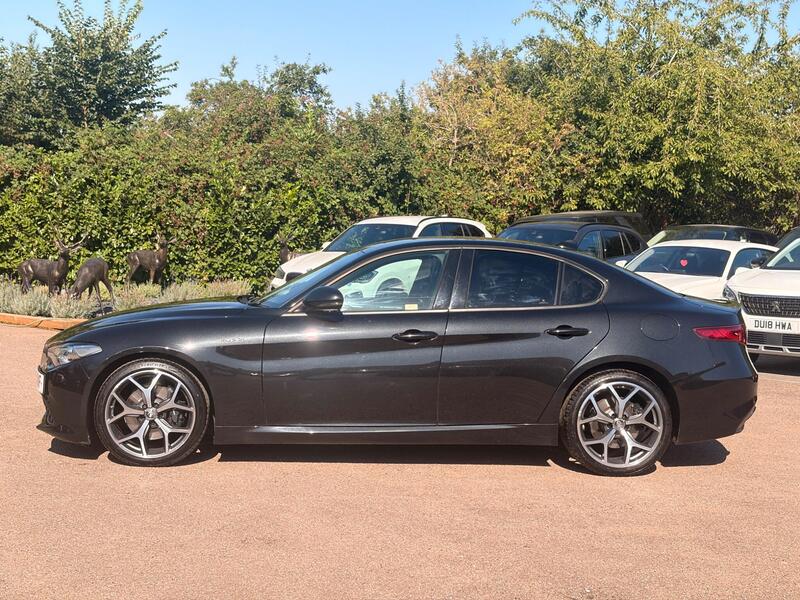Alfa Romeo Giulia view 4