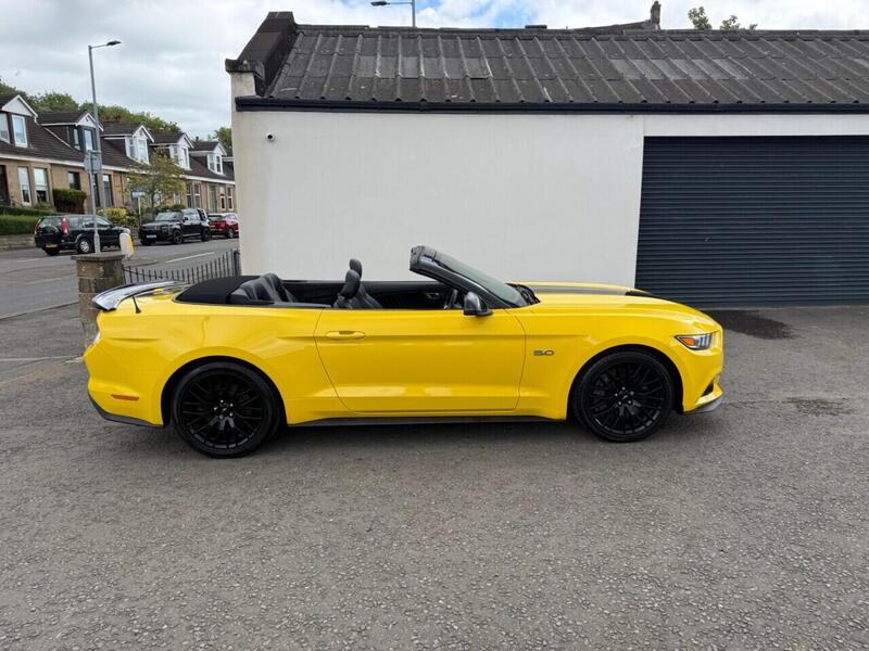 Ford Mustang view 3