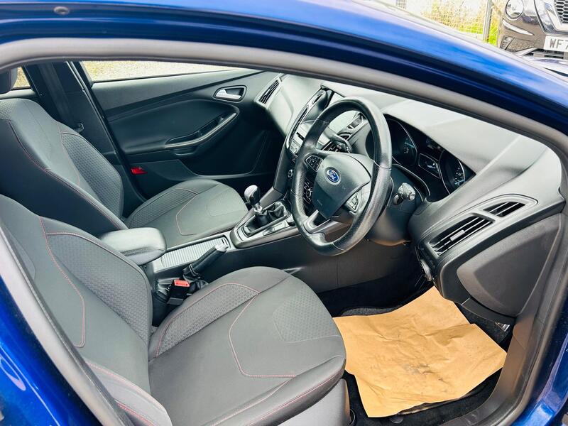 Ford Focus view 2