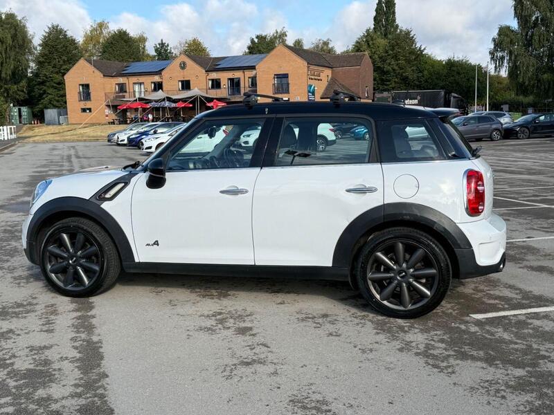 Mini Countryman view 2