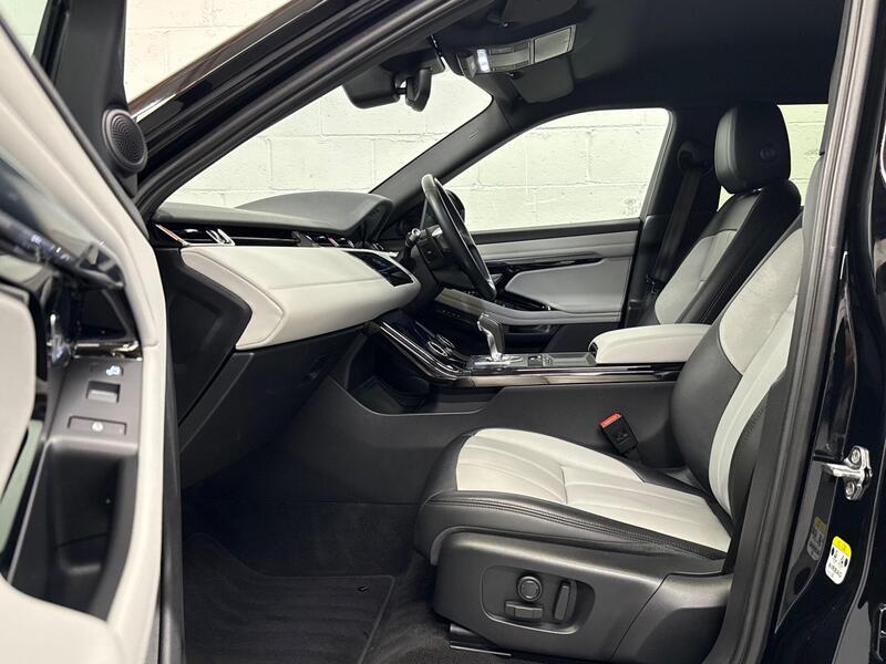 Land Rover Range Rover Evoque view 3