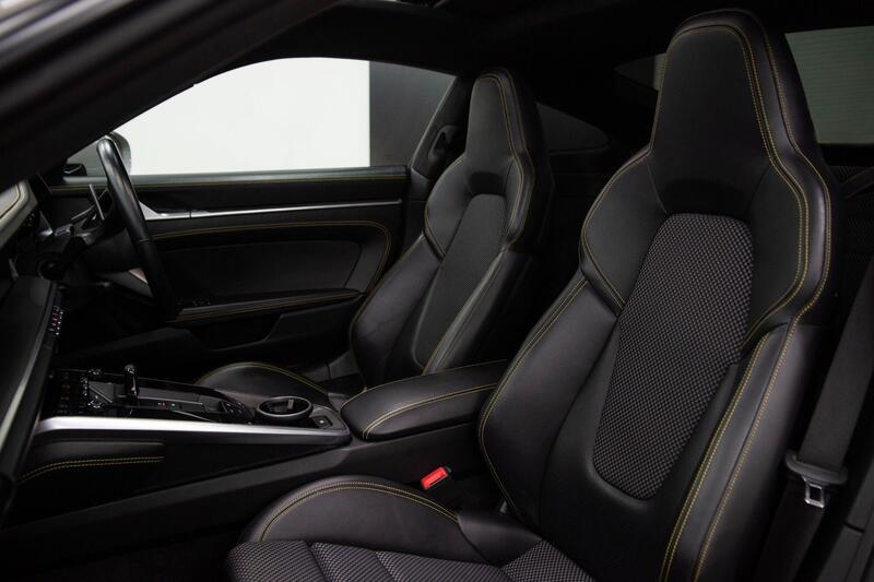 Porsche 911 view 4