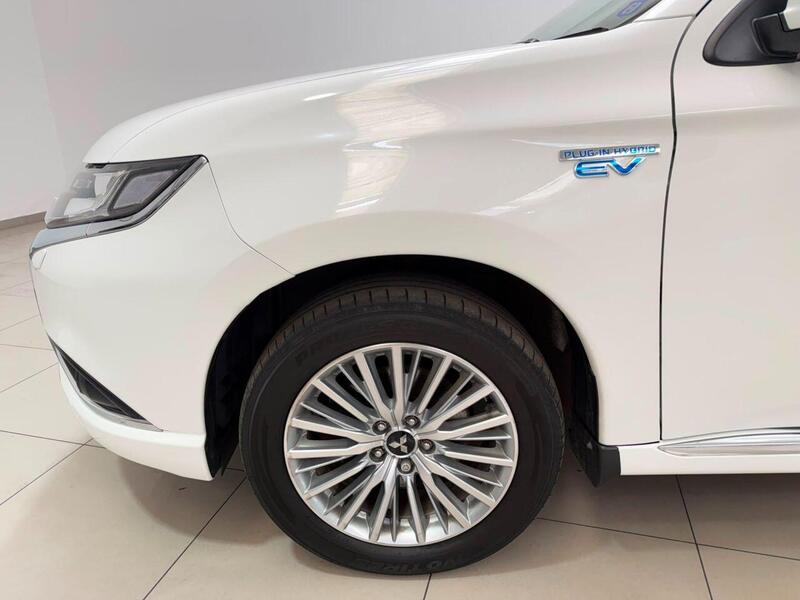 Mitsubishi Outlander view 5