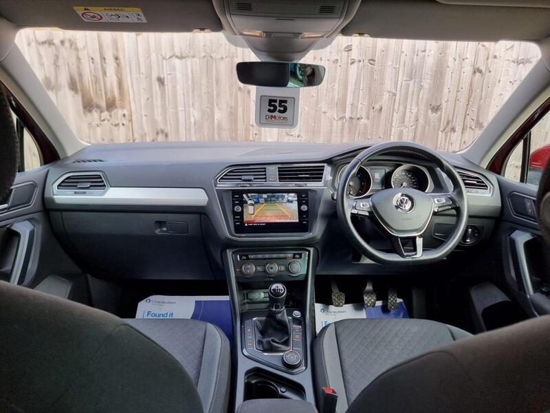 Volkswagen Tiguan view 5