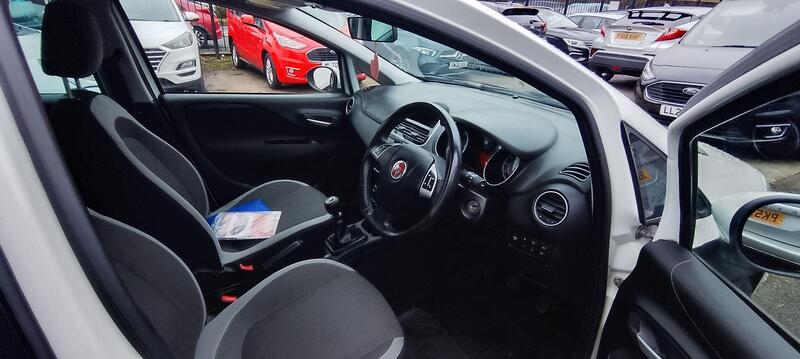 Fiat Punto view 5