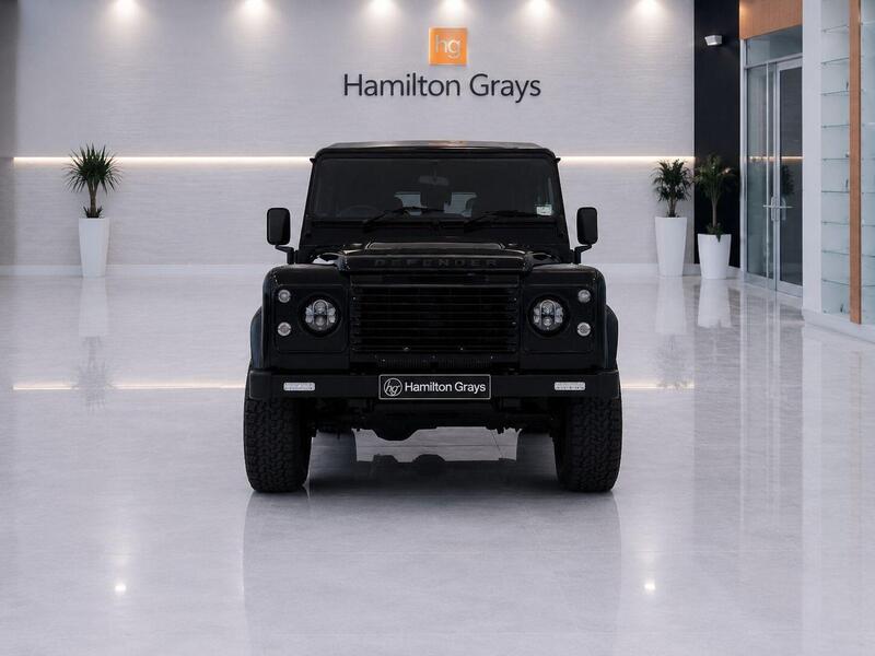 Land Rover Defender 110 view 4