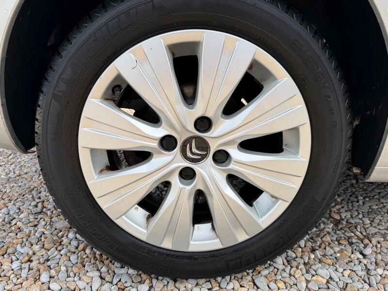 Citroen C3 Picasso view 2