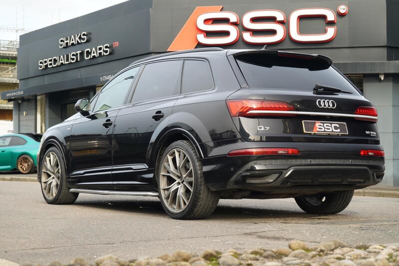 Audi Q7 view 2