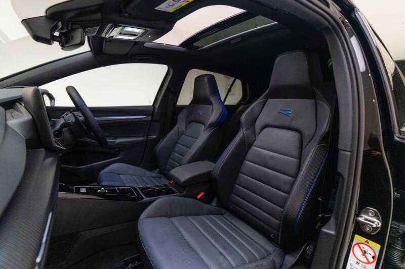Volkswagen Golf view 3