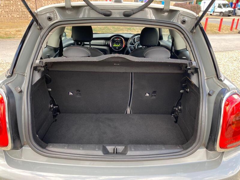 Mini Hatch view 6