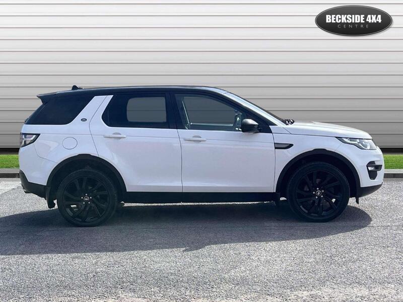 Land Rover Discovery Sport view 2