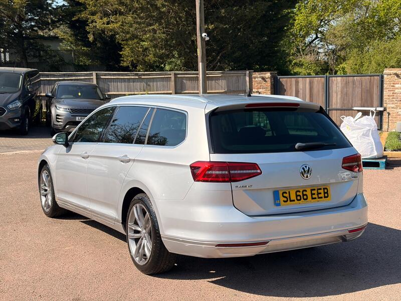 Volkswagen Passat view 6