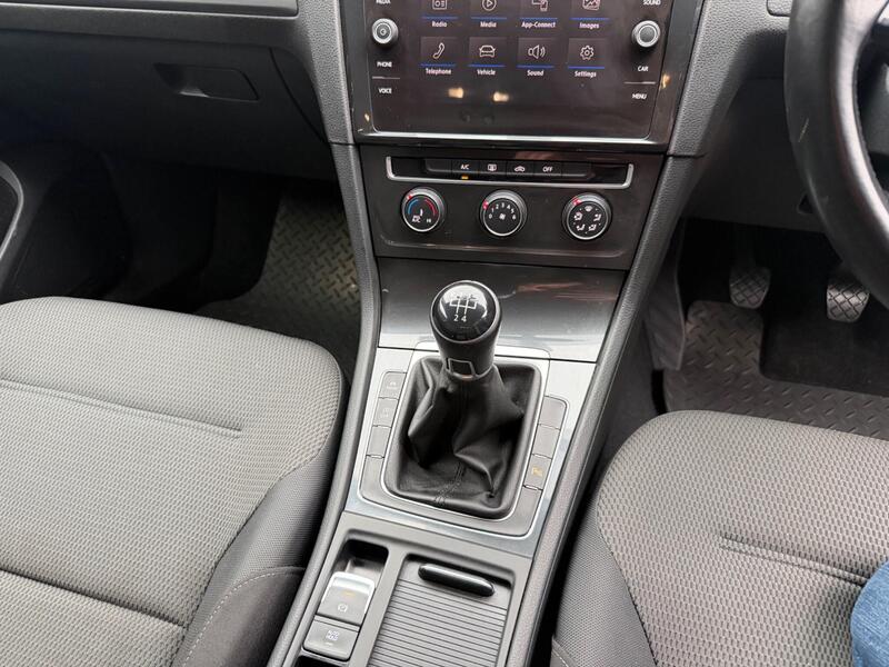 Volkswagen Golf view 4