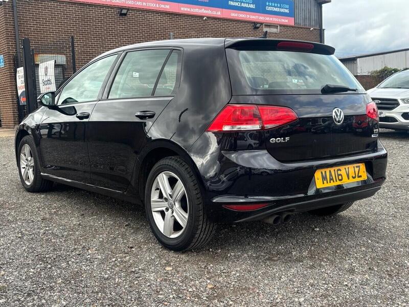 Volkswagen Golf view 5