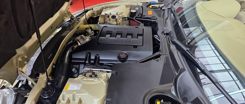 Jaguar XK view 7