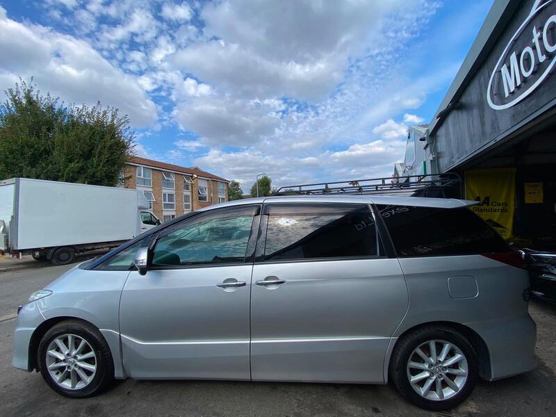 Toyota Estima view 5