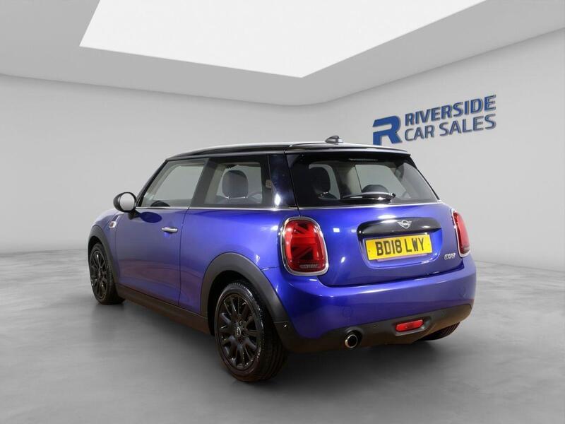 Mini Hatch view 6