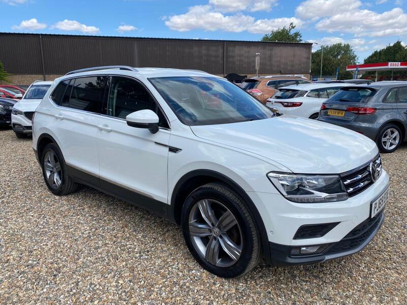 Volkswagen Tiguan Allspace view 2