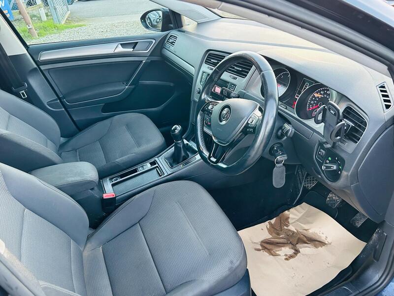 Volkswagen Golf view 2
