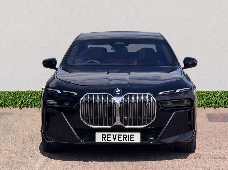 BMW I7 view 2