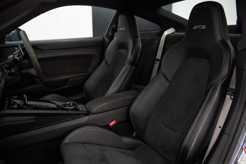 Porsche 911 view 4