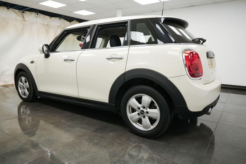 Mini Hatch view 6