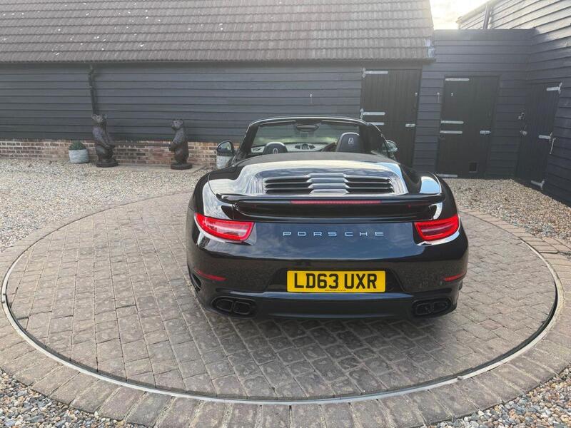 Porsche 911 view 7