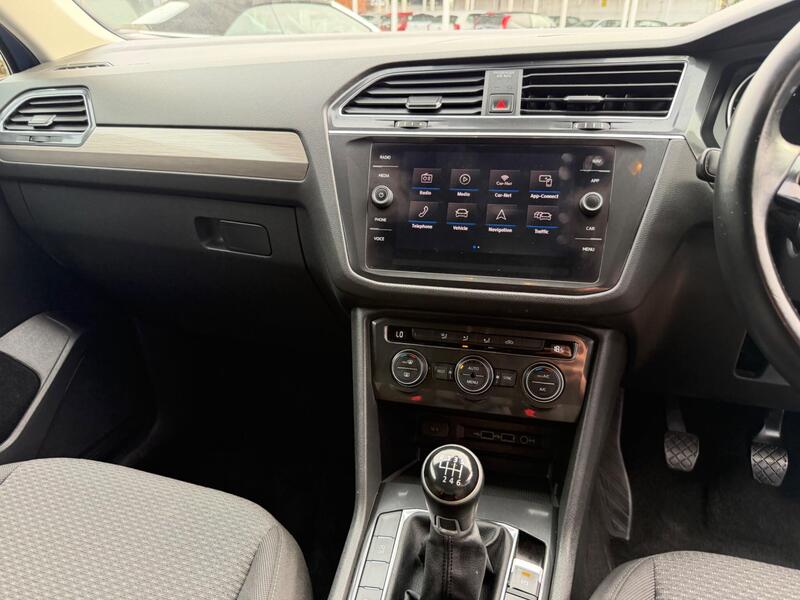 Volkswagen Tiguan Allspace view 5