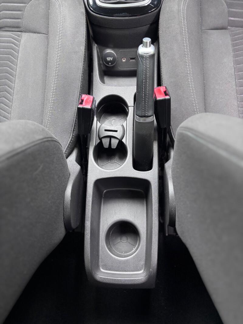 2014 Ford Fiesta — photo 13