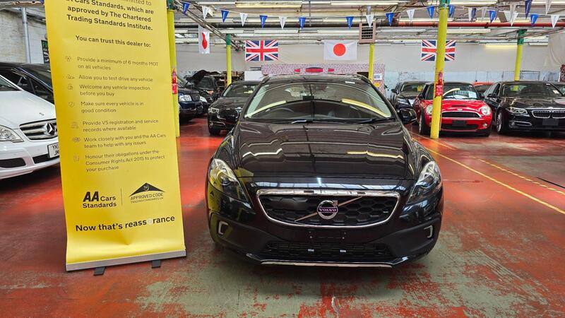 Volvo V40 Cross Country view 2