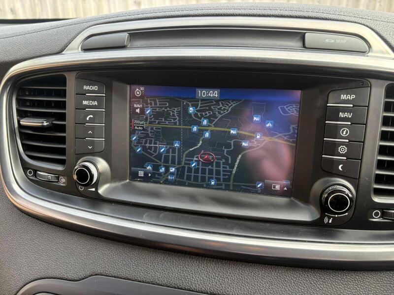 Kia Sorento view 3