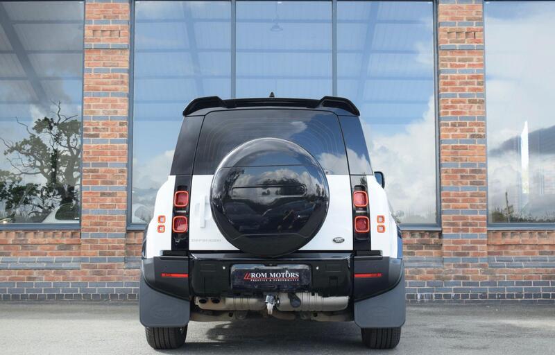 Land Rover Defender 90 view 6