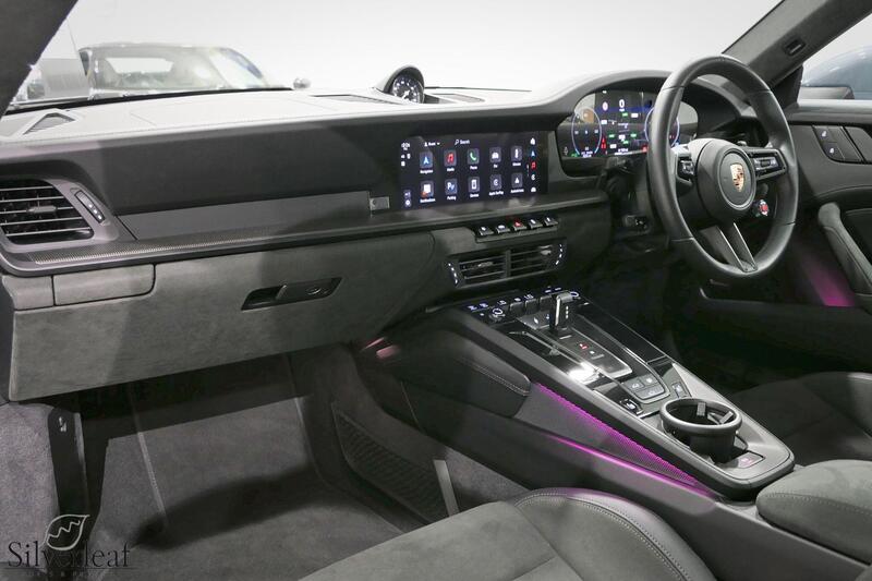Porsche 911 view 6