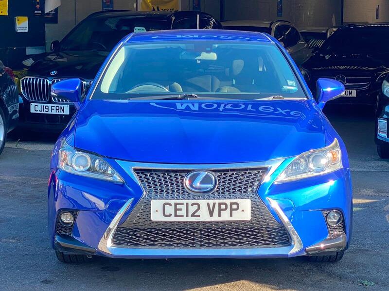 Lexus CT view 3