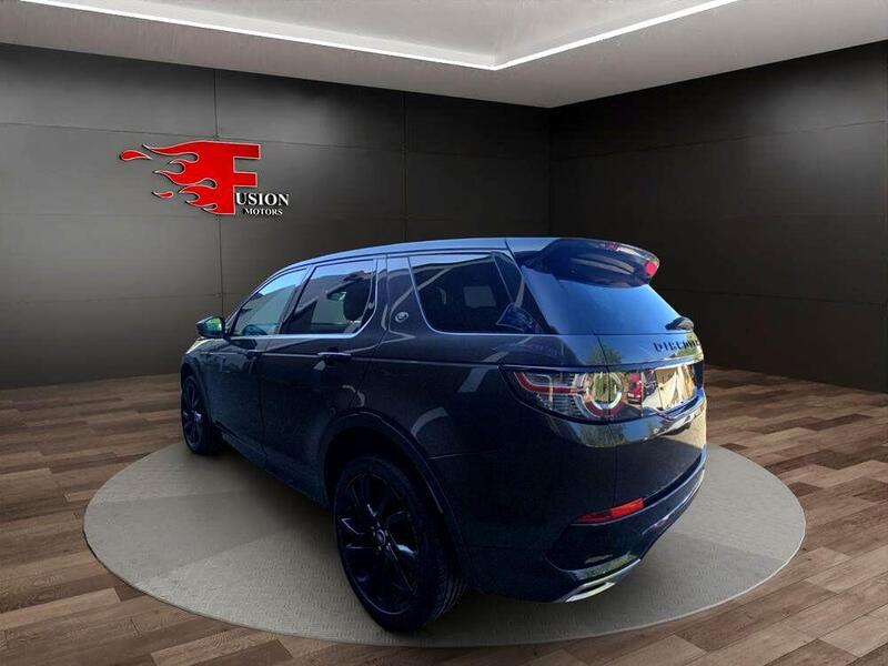 Land Rover Discovery Sport view 5