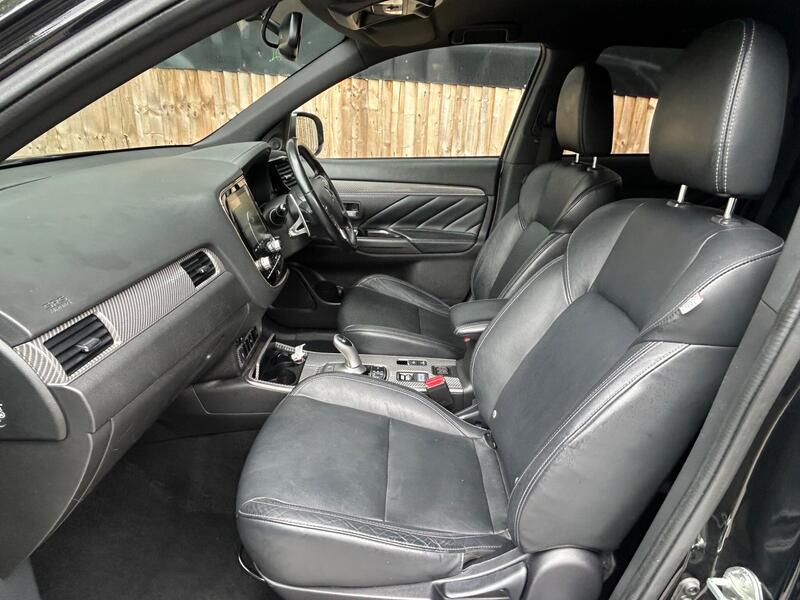 Mitsubishi Outlander view 4