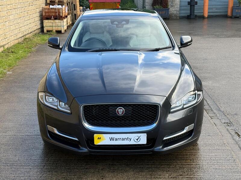 Jaguar XJ view 5