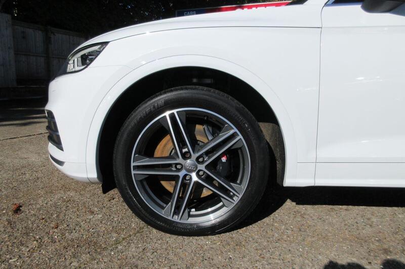 Audi SQ5 view 10