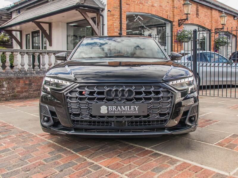 Audi Audi S8 view 5