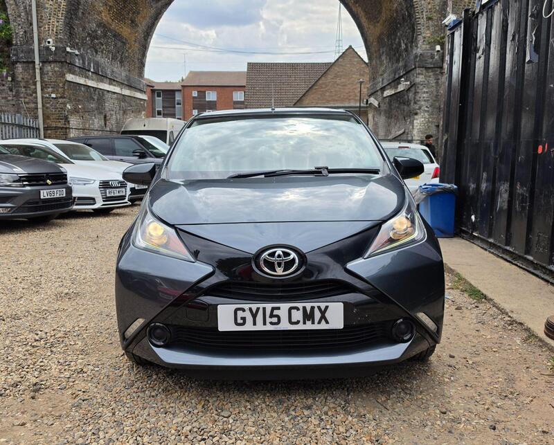 Toyota AYGO 1.0 VVT-i x-play Euro 5 5dr Euro 5 view 2